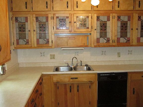 5th image of 711 Curtis St