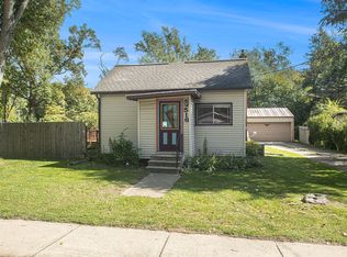 516 11th St, Three Rivers, MI 49093
