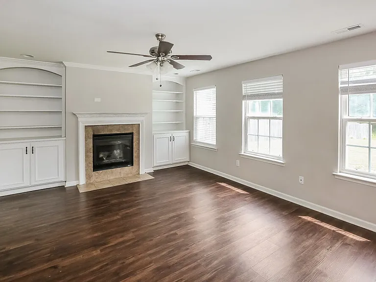 3913 Edgeview Dr — Photo 6