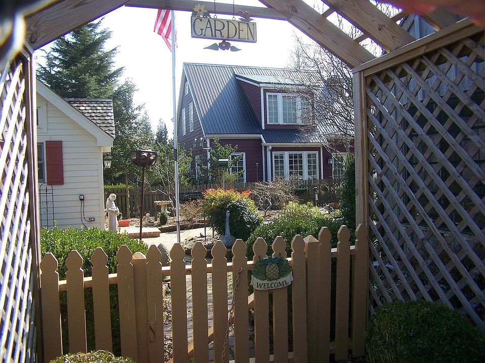 Cozy Garden