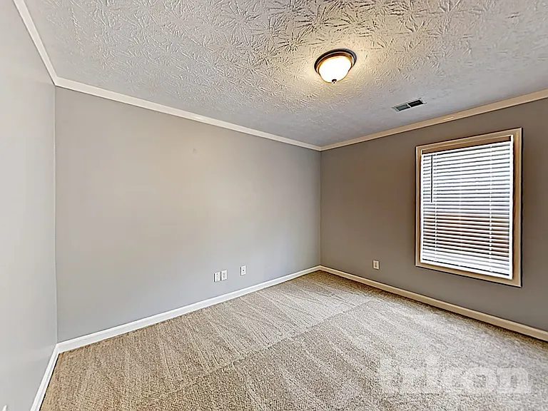 726 Westbury Dr — Photo 10
