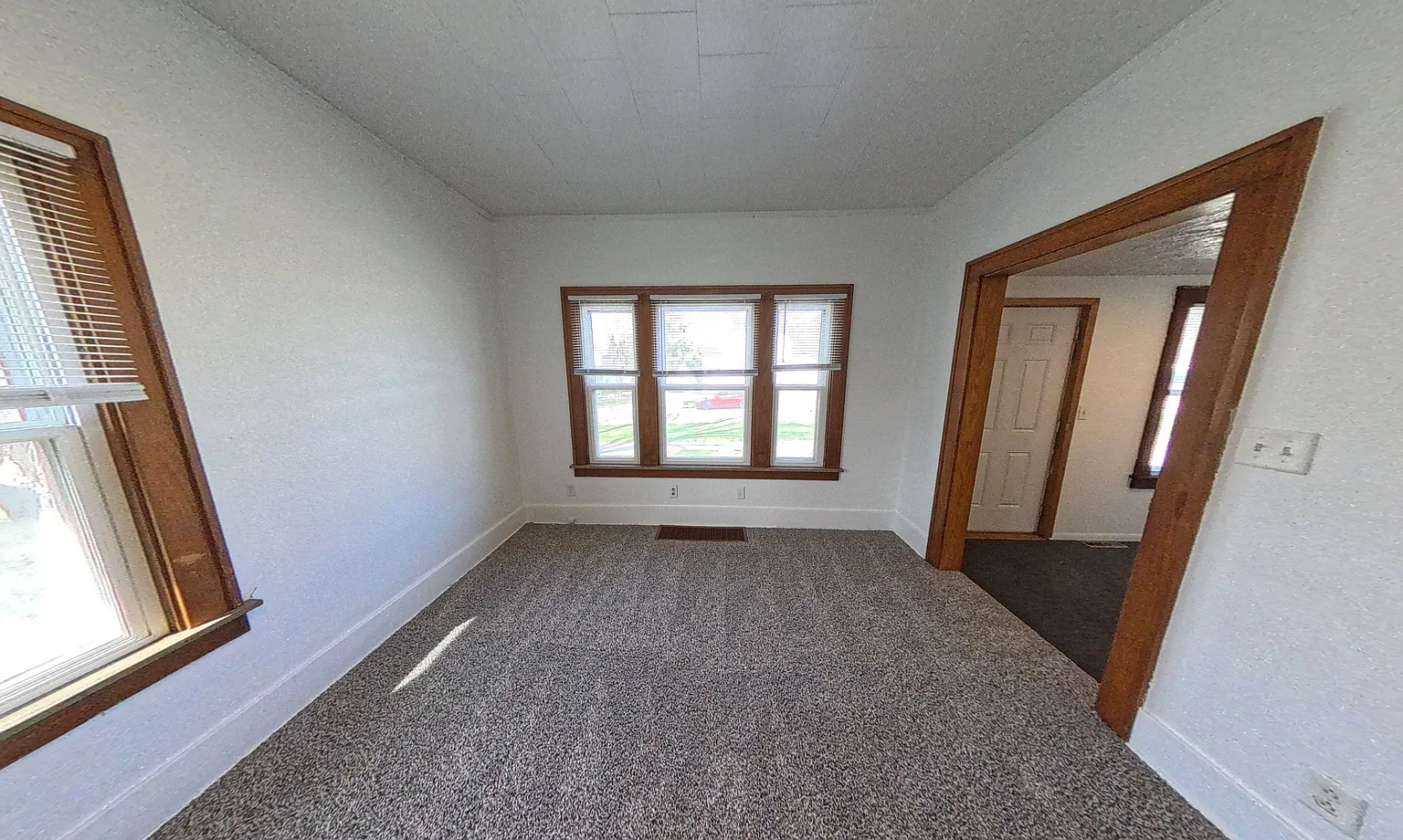 1924 Olive St - Cedar Falls — Photo 2