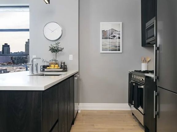 3rd image of 1333 Jackson Ave #4F