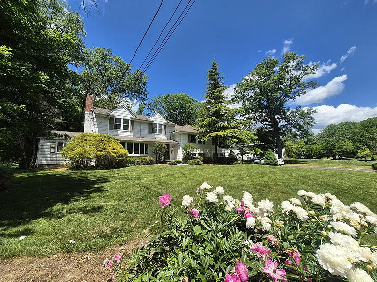 205 Long Hill Dr — Photo 2