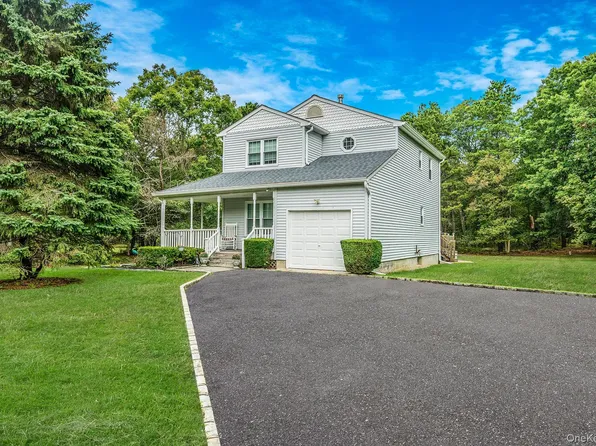 11 Patrick Lane, Ridge, NY 11961