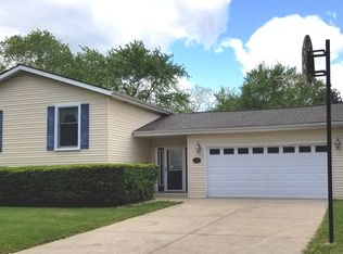 6906 Sierra Dr, Darien, IL 60561