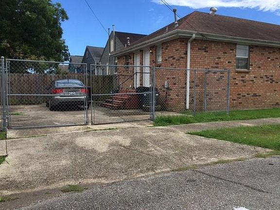 3rd image of 2841-43 Oreilly St