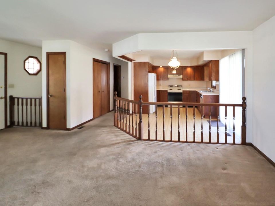 22102210 W Huntington Dr Quincy IL Zillow