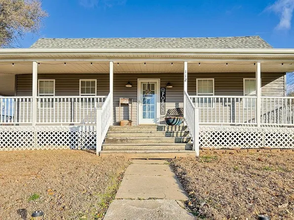 112 E 2nd St, Dearborn, MO 64439