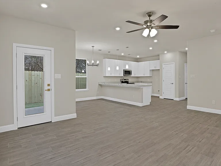 5619 Barkridge Dr — Photo 15