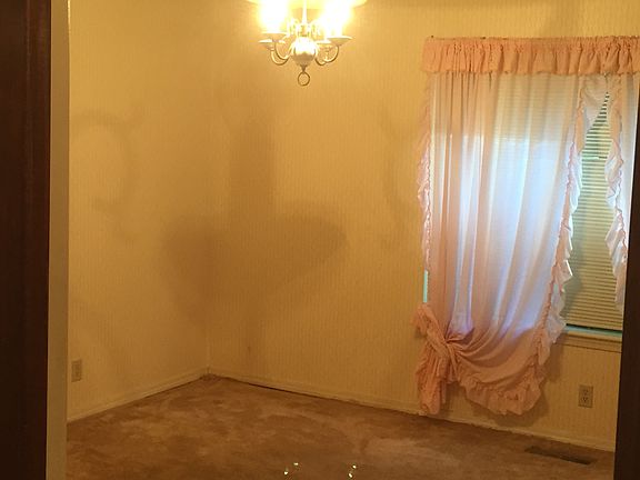 5th image of 223 Marshall Dr