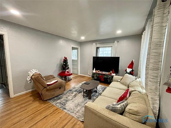 3rd image of 1625 Glenbrook Dr