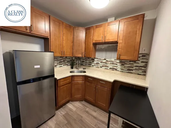 533 9th Ave #2A, New York, NY 10018