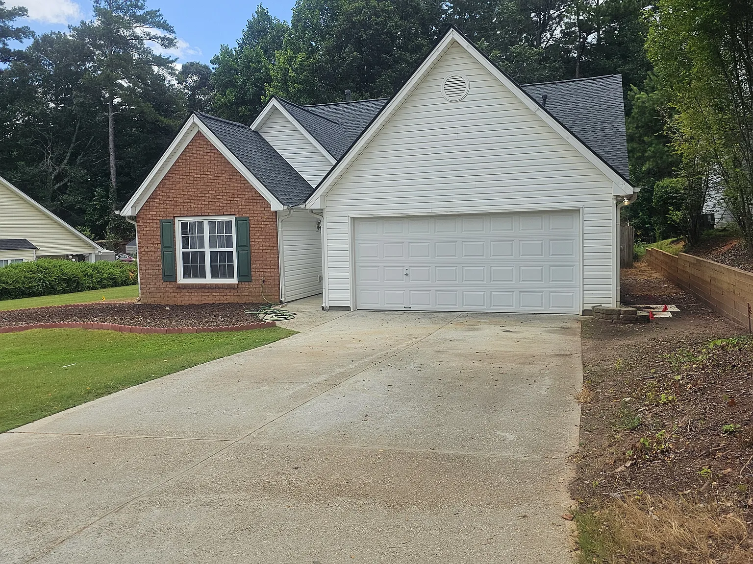 3 bed, $2,200 — Photo 2