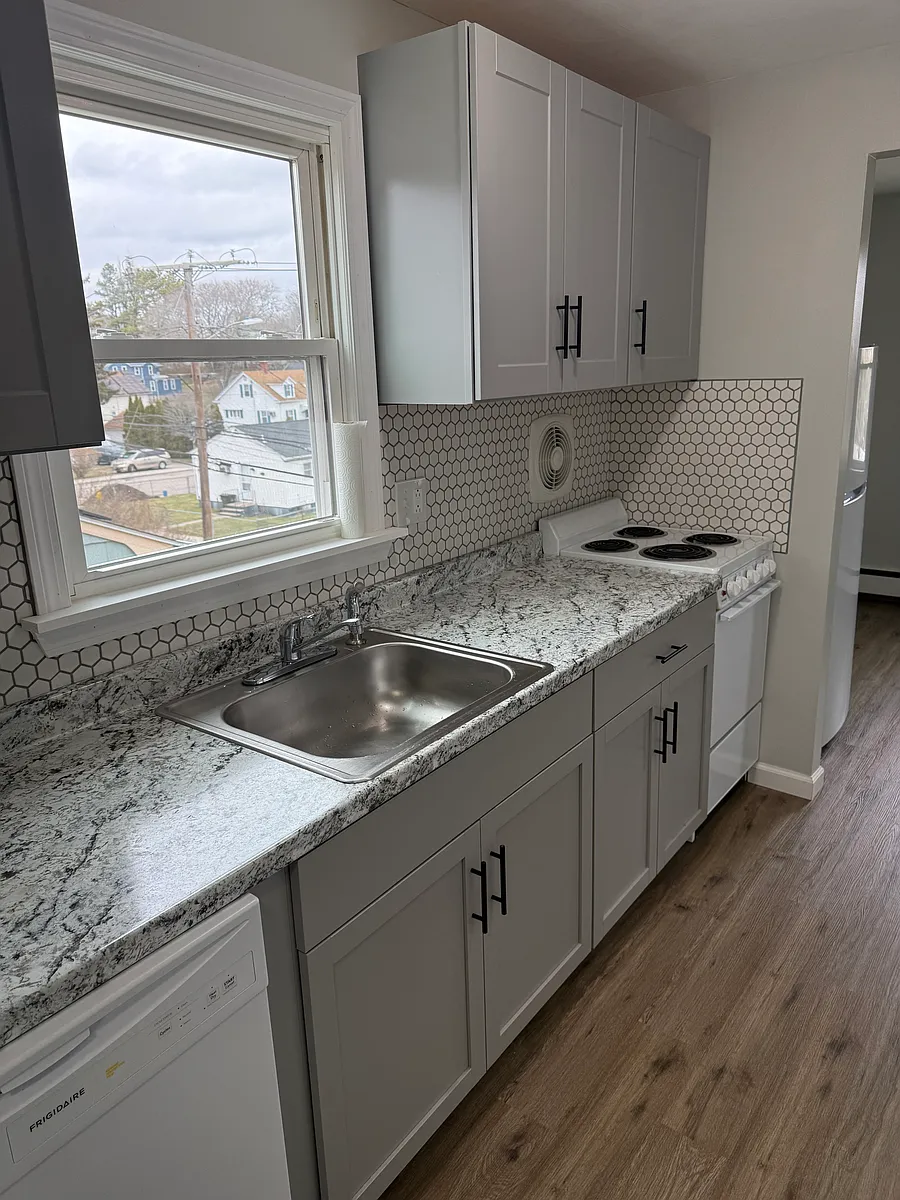 Building Photo - 262 Jefferson Ave #2