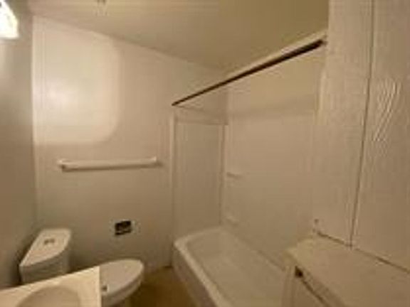 5th image of 1213 10th St Unit 5