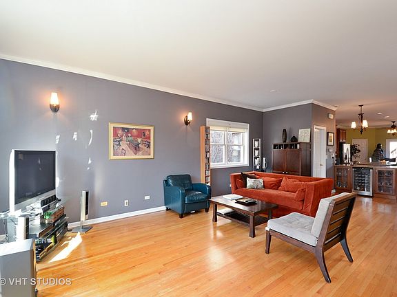 4th image of 2326 W Lyndale St #1