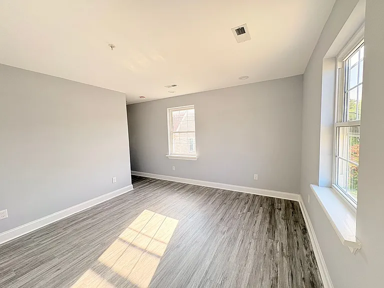 6710 Hudson St — Photo 17