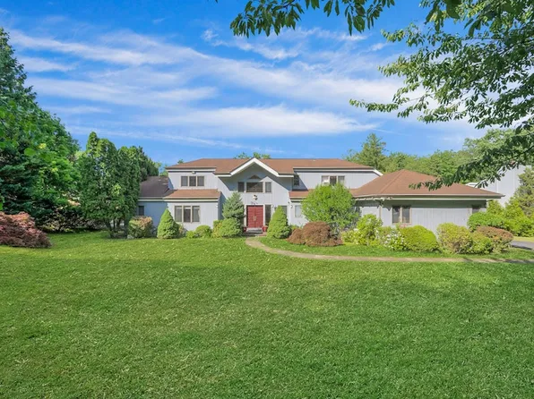 2 Meadow Wood Ln, Rye, NY 10580