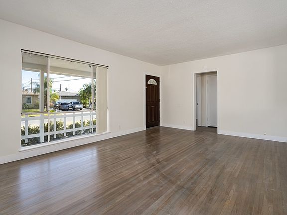 5th image of 5109 N Varnell Ave