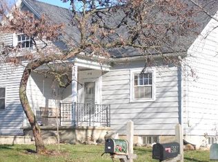 912 Avery Ave, Dixon, IL 61021