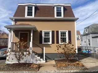 27 Cottage Pl FLOOR 2, Malden, MA 02148