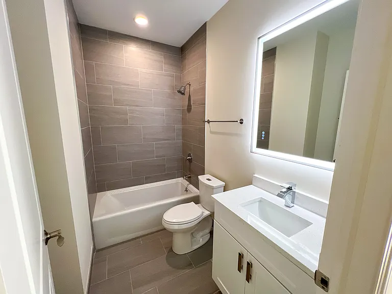 1701 W Chicago Ave #3 — Photo 10