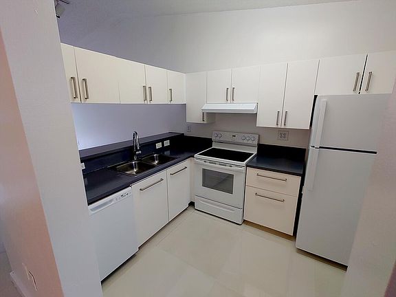 3rd image of 9968 Nob Hill Pl