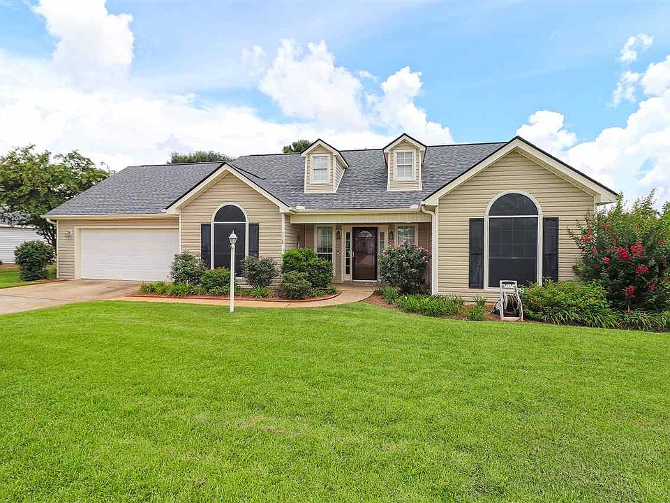 1st image of 218 Autumn Woods Dr