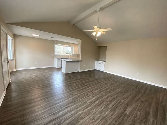 5th image of 422 Wisteria St