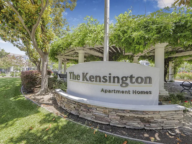 Kensington Apartments — Photo 21