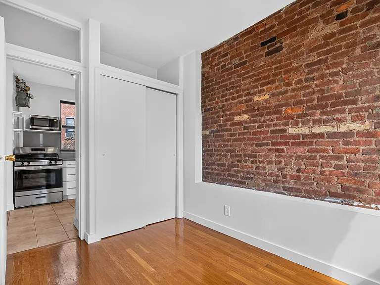 631 E 11th St #24 — Photo 5
