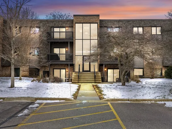 1426 Stonebridge Cir APT K8, Wheaton, IL 60189