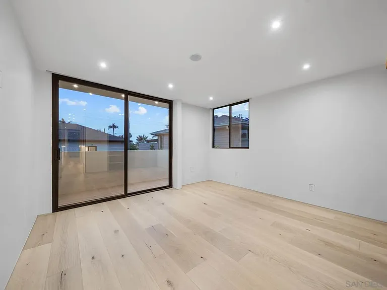 7376 Fay Ave — Photo 35