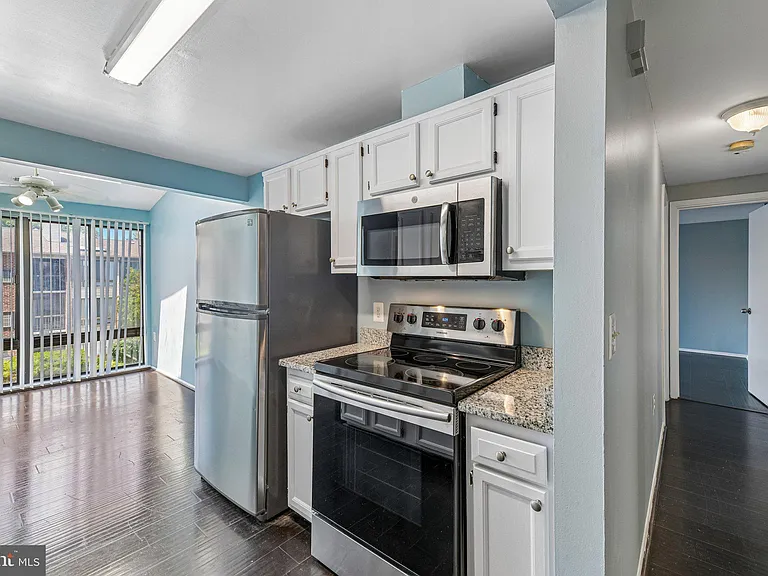 18131 Chalet Dr #301 — Photo 20