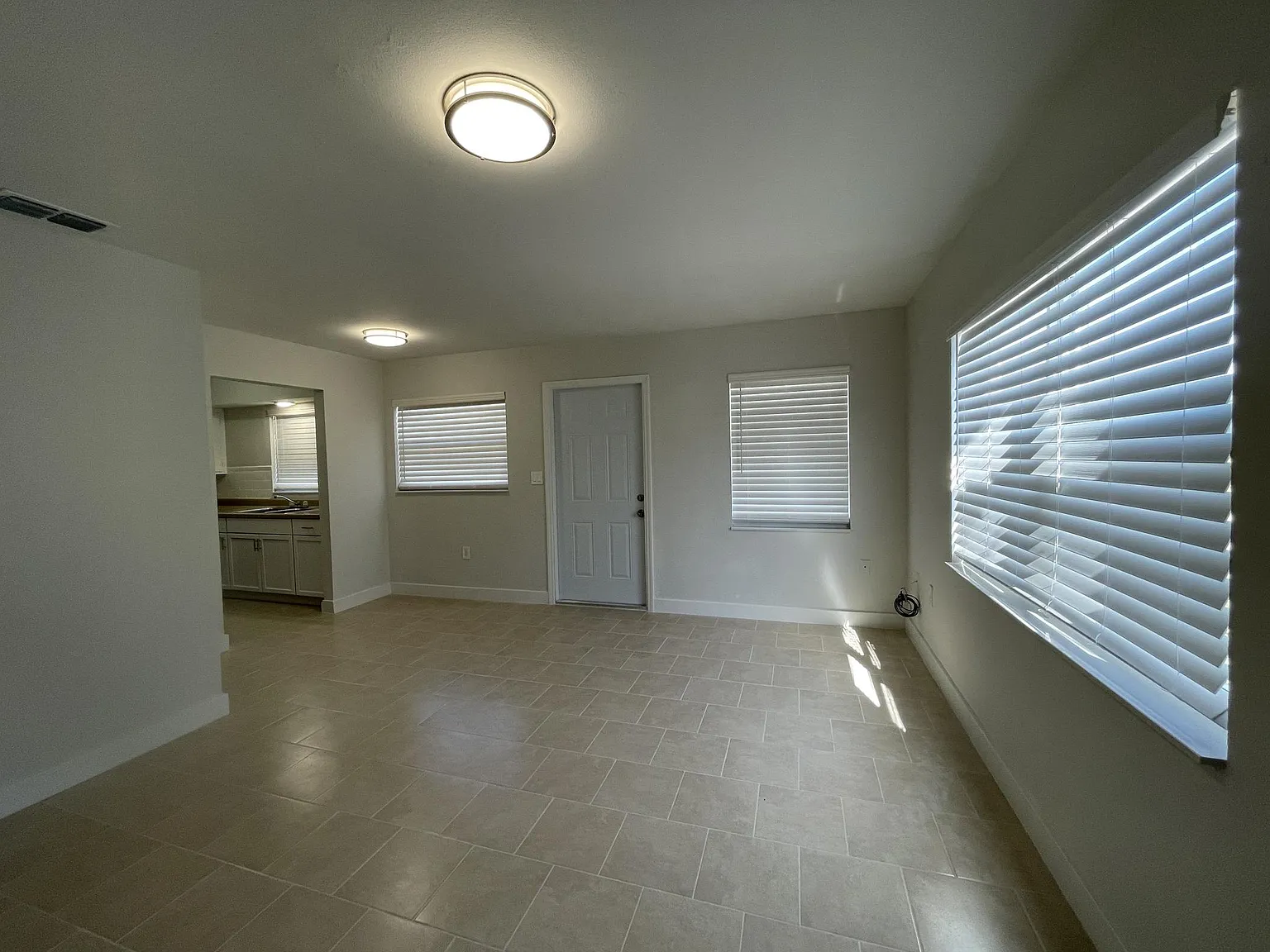 715 Joel Blvd — Photo 2