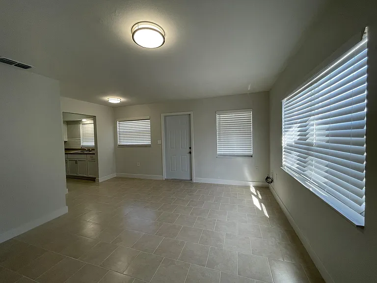 715 Joel Blvd #A — Photo 2