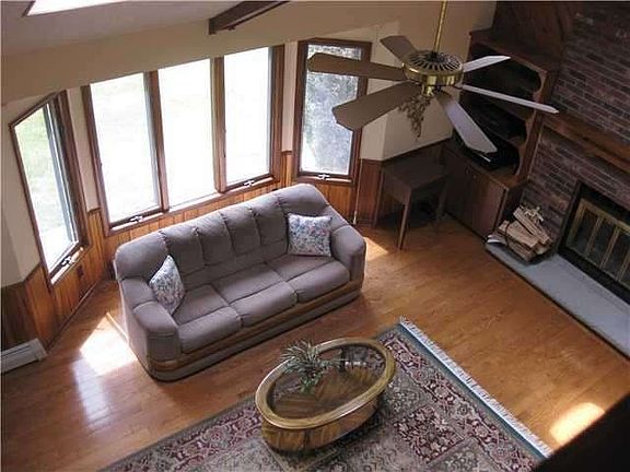 3rd image of 19 Liberty Ln