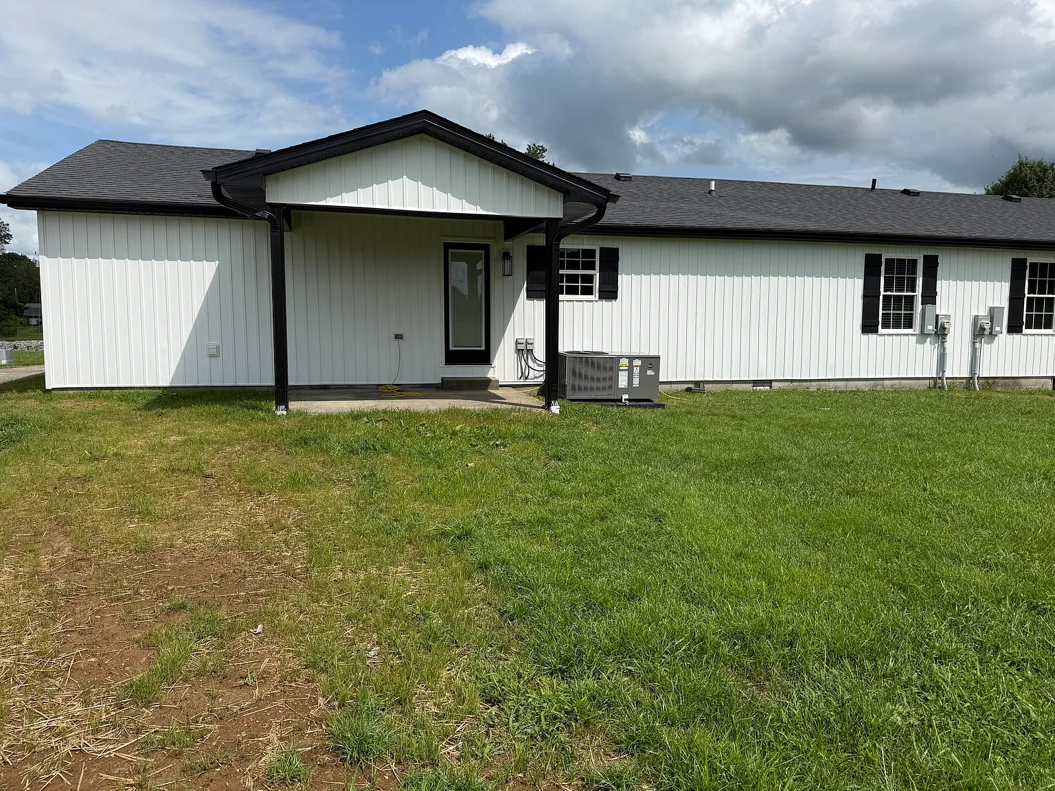 3 bed, 2.0 bath, 1200 sqft, $1,550 — Photo 2