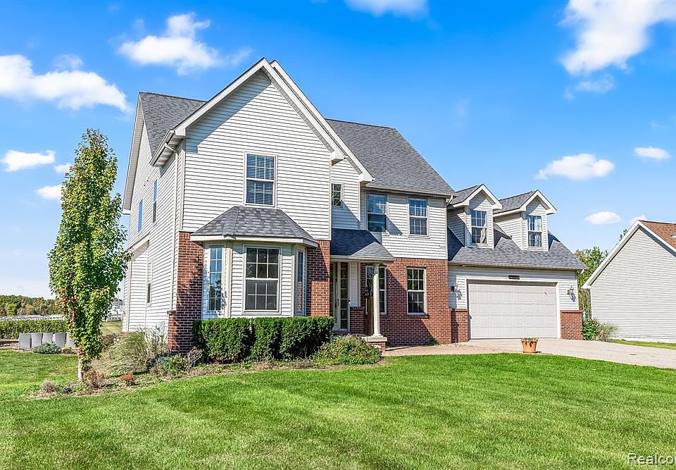 10156 Fenton Rd, Fenton, MI 48430 Zillow
