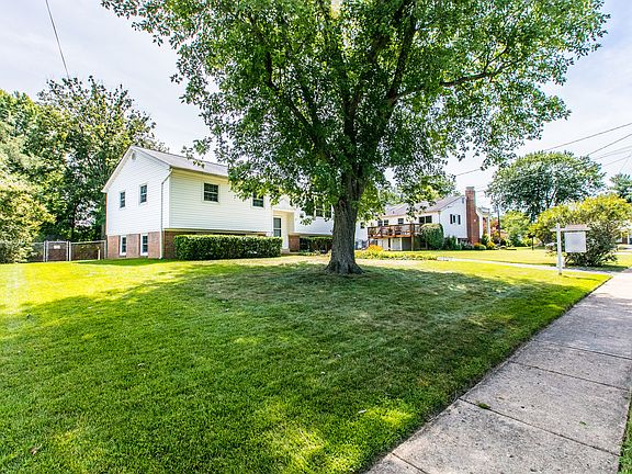 2nd image of 7711 Grovenor Ct