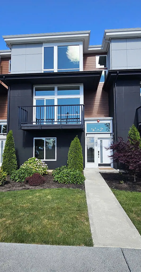 4 bed, 3.5 bath, 2050 sqft, $4,300 — Photo 1
