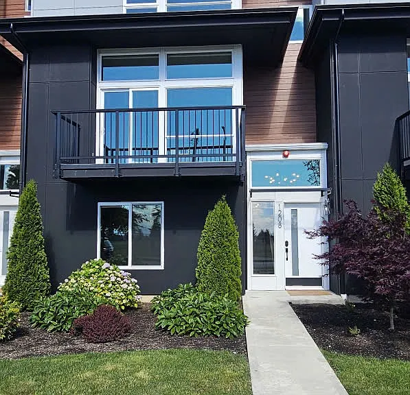 1208 Harrington Ave NE — Photo 1
