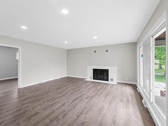3rd image of 7675 Horatio Dr