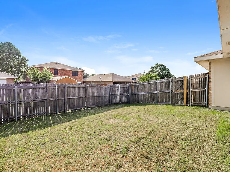 829 Clear Creek Dr — Photo 16