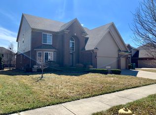 21752 Sandra Theresa Dr, Macomb, MI