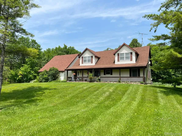 6840 Rattle Run Rd, Saint Clair, MI 48079