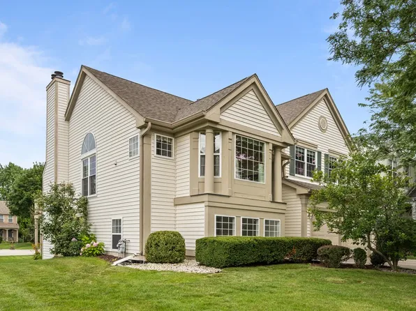 6121 Brookstone Pl, Gurnee, IL 60031