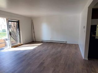 1001 Kuhn Rd #1, Carol Stream, IL 60188