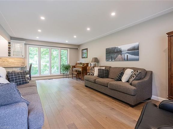 3rd image of 3 Maple Dr
